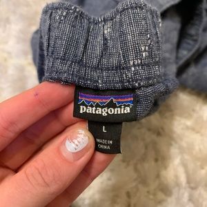 navy flowy jogger patagonia pants.